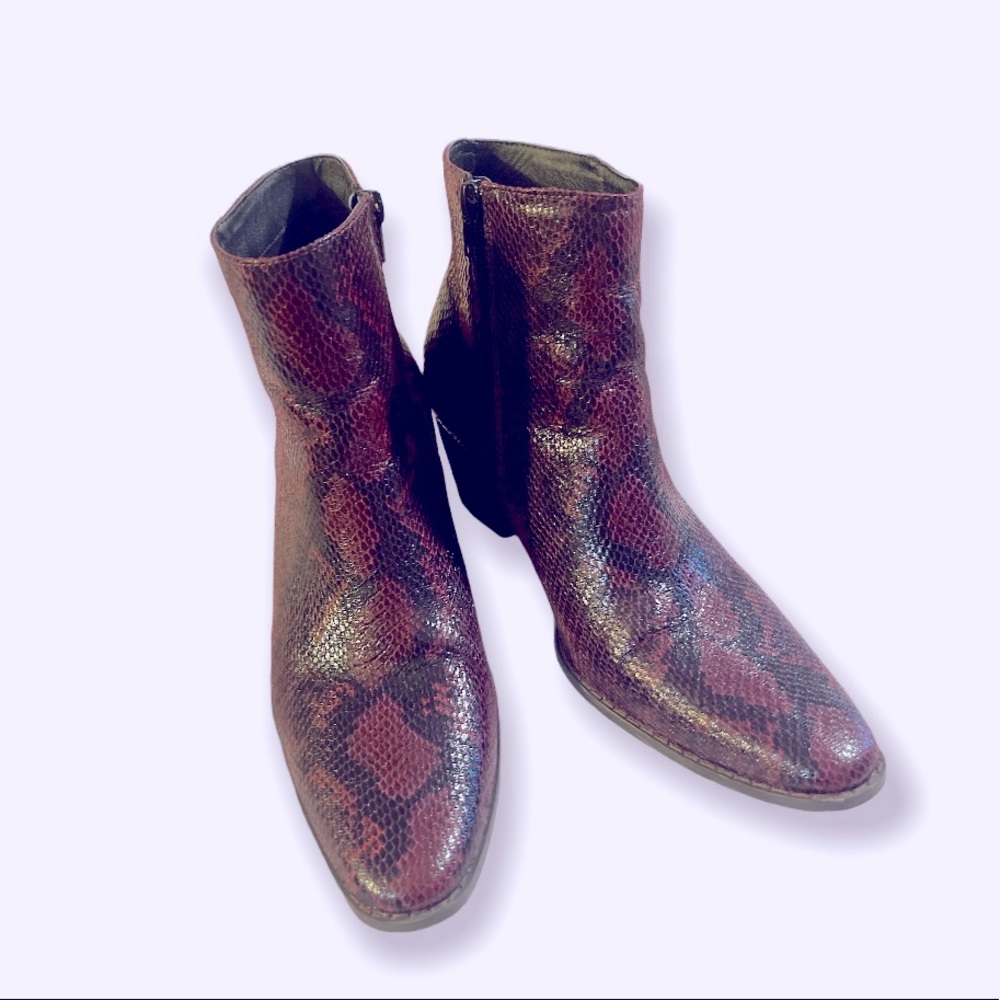Faux snakeskin booties! 9.5 ⭐️Coconuts by Matisse